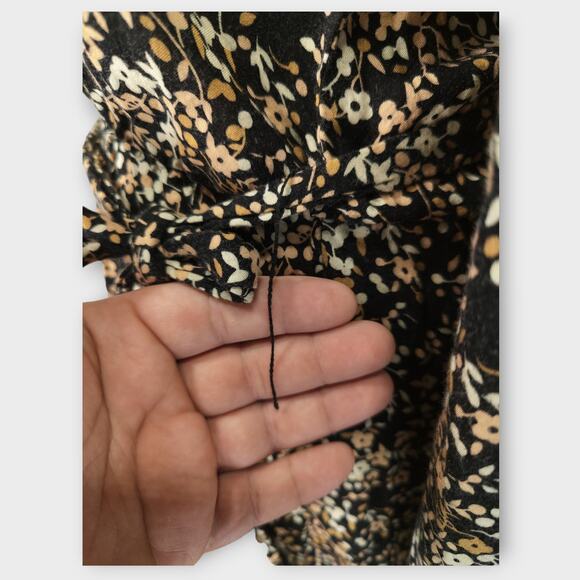 Womens Free People Deep V Front Tie Sash Black Flowered Romper Size XS - Picture 9 of 9